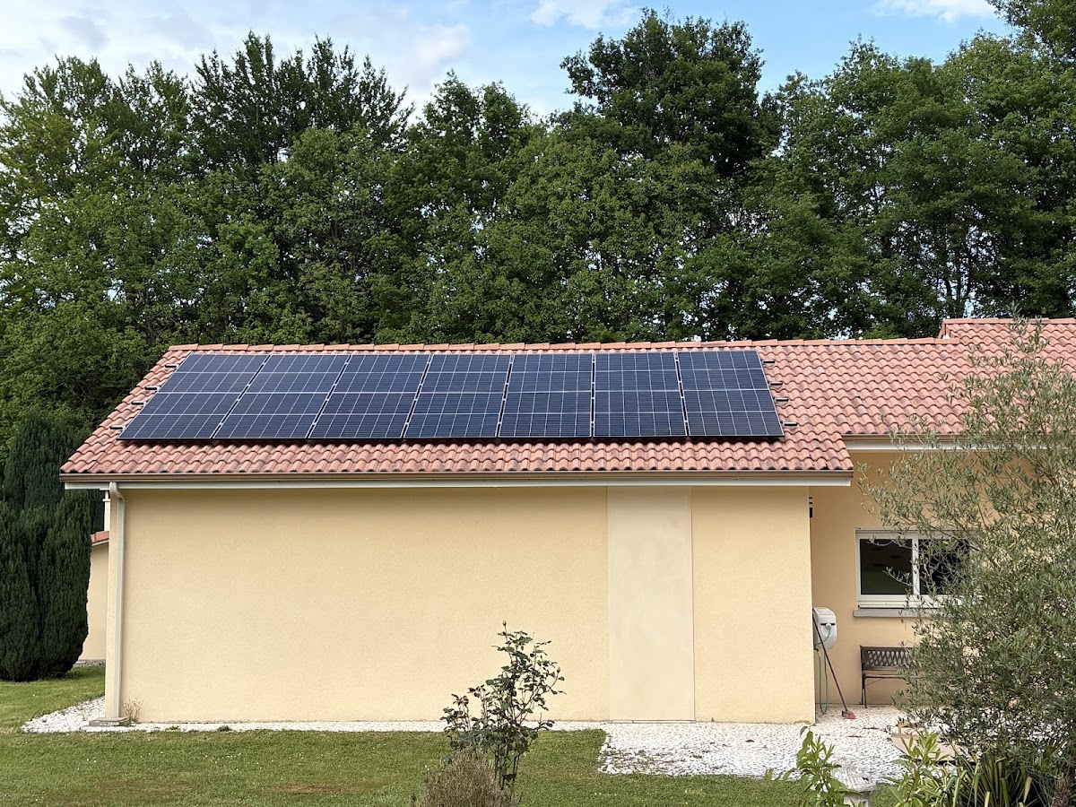 Installation de panneaux solaires sur toiture
